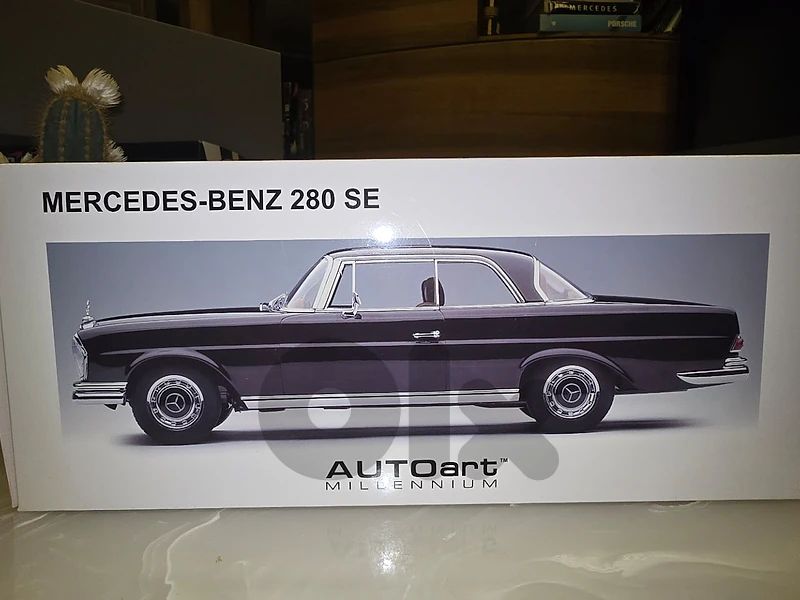 1:18 AUTOart Mercedes 280SE Automatic coupé