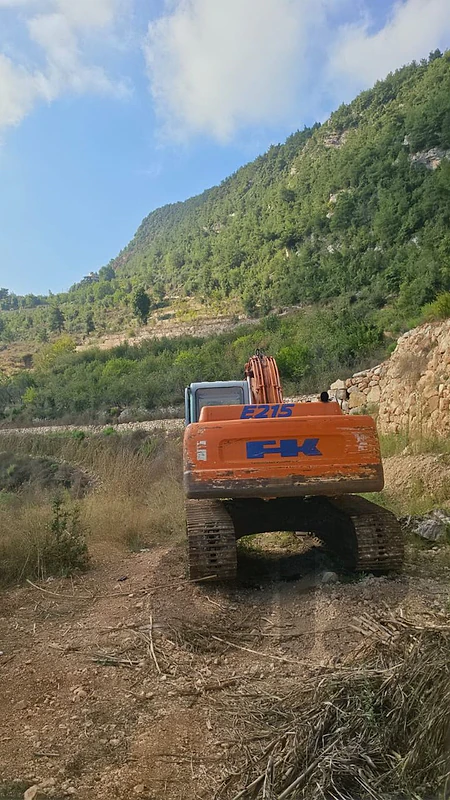 حفارة fiat 2004