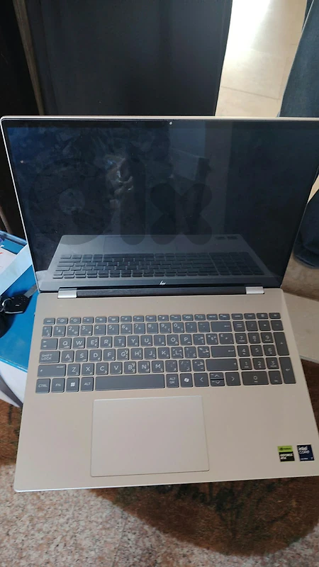 HP OmniBook 7 Laptop / Ultra 7 255H / 16'' OLED Touchscreen / RTX 4050