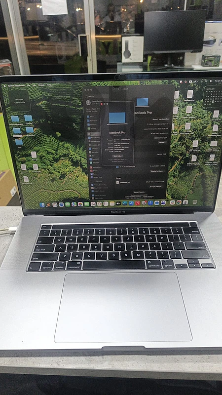 MacBook Pro 16 (2019) Core i9 / 16GB Ram - 1TB SSD - 4GB Ded / V Clean