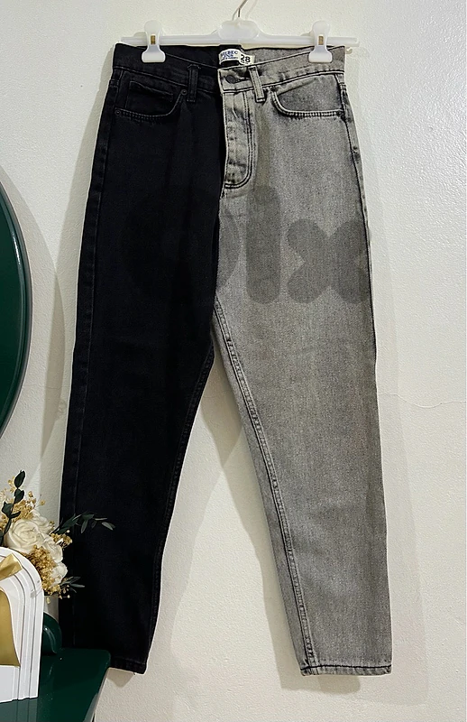 Two-Tone High-Waist Jeans