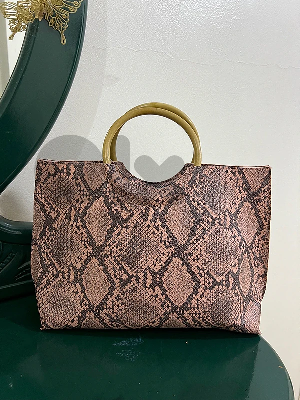 Stylish Snakeskin Tote Bag