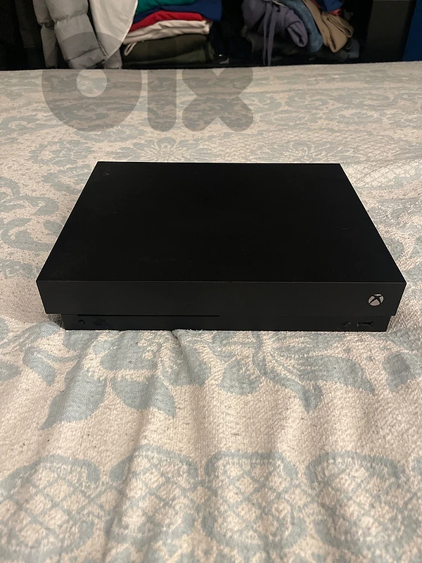 xbox one x near perfect condition no controller or cables