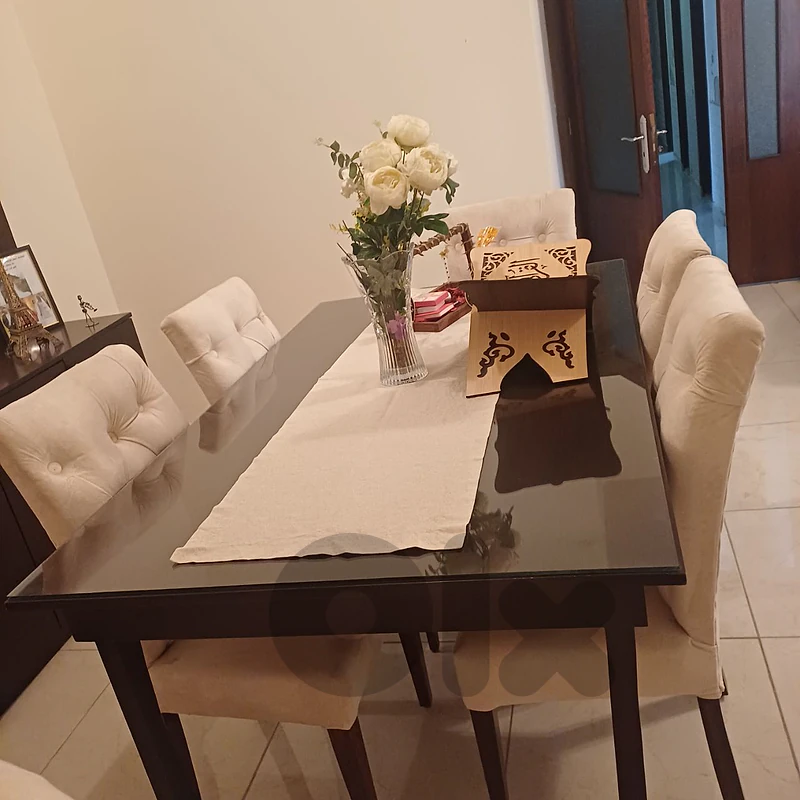 طاولة سفرة مع ٦ كراسي و درسوار طاولة سفرة مع ٦ كراسي و درسوار