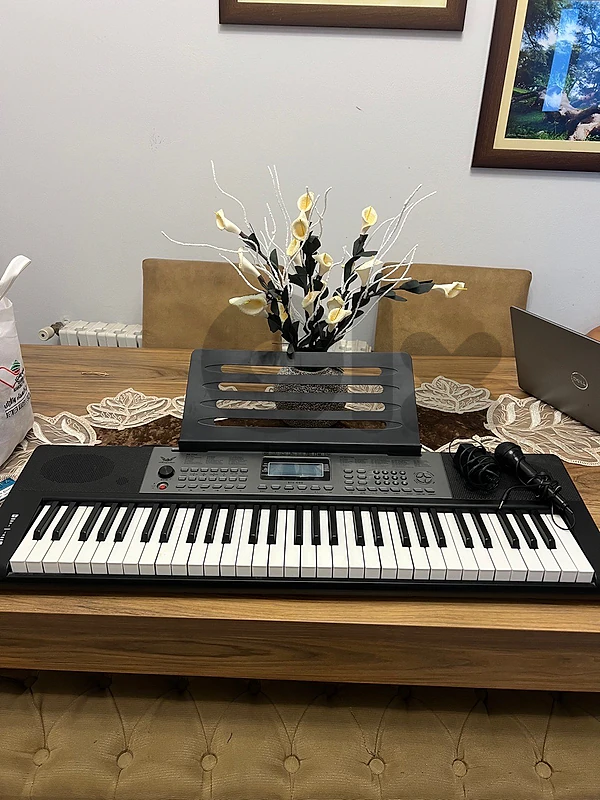 electronic keyboard