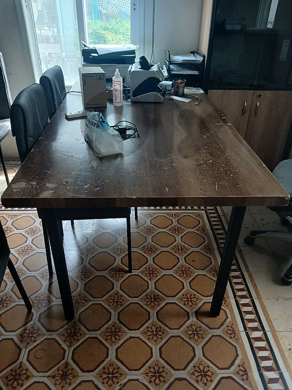 Offuce desk and chairs