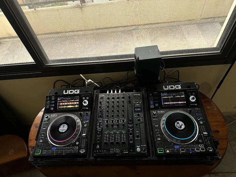 CDJ Denon DJ SC5000 + Denon DJ X1800 Mixer CDJ Denon DJ SC5000 + Denon DJ X1800 Mixer