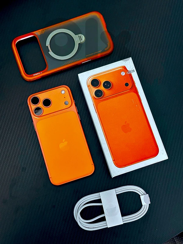 Iphone 17 Pro Max 512 GB + FREE TORRAS AIR BAG PHONE CASE