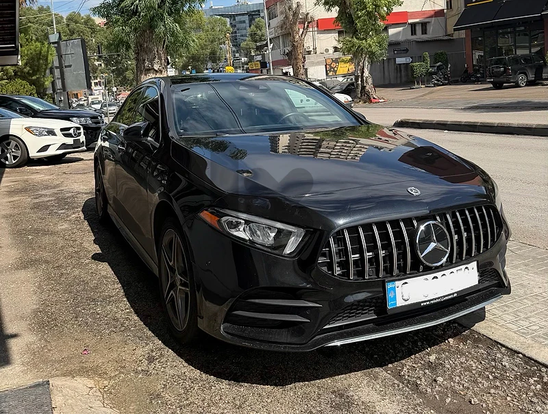 Mercedes A 220 4Matic Black on Black 2019 Kit-AMG