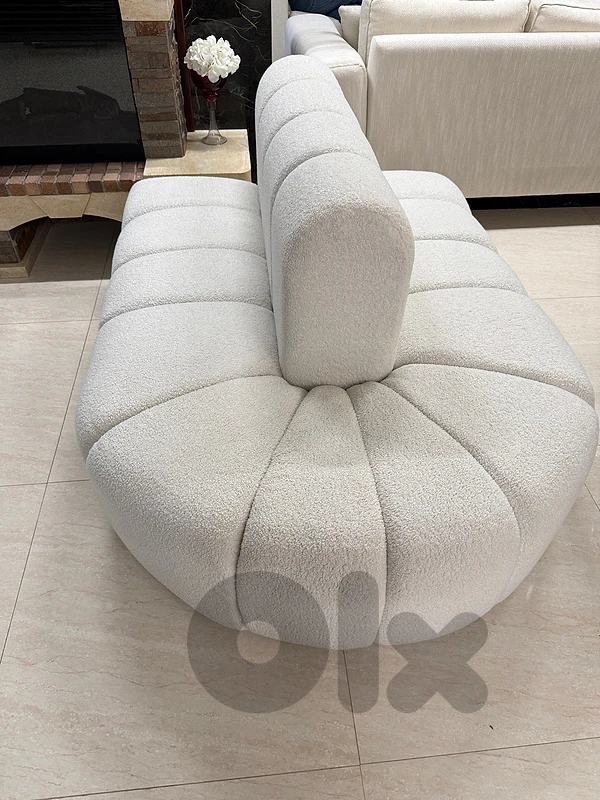 Elegant Curved Sofa – Bouclé Fabric