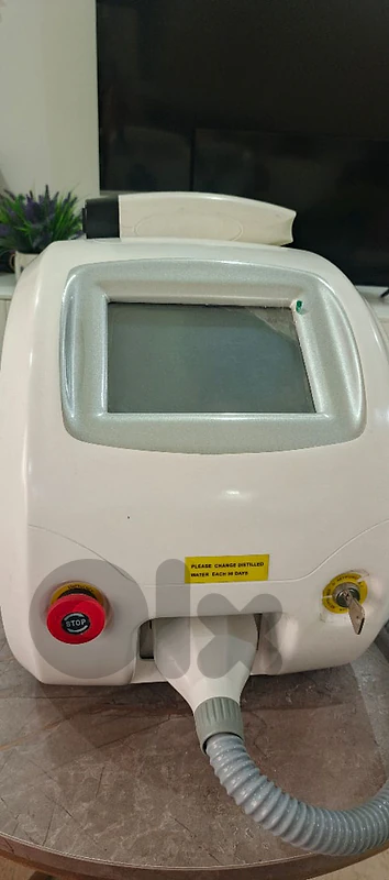 Tattoo removal machine