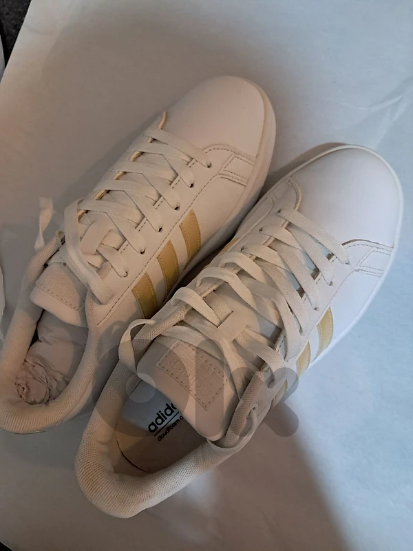 Women's shoes