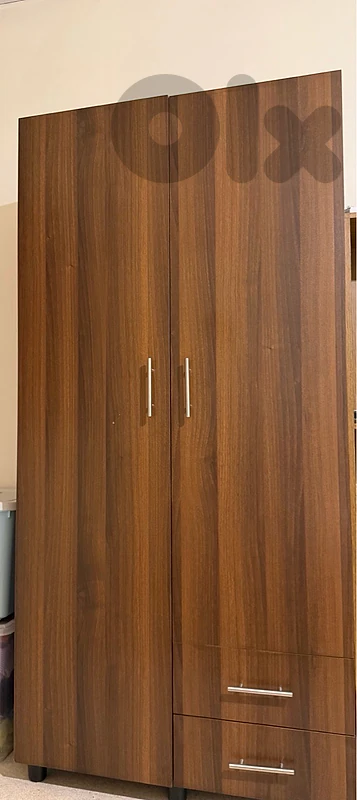 closet with drawers خزانة حجم وسط