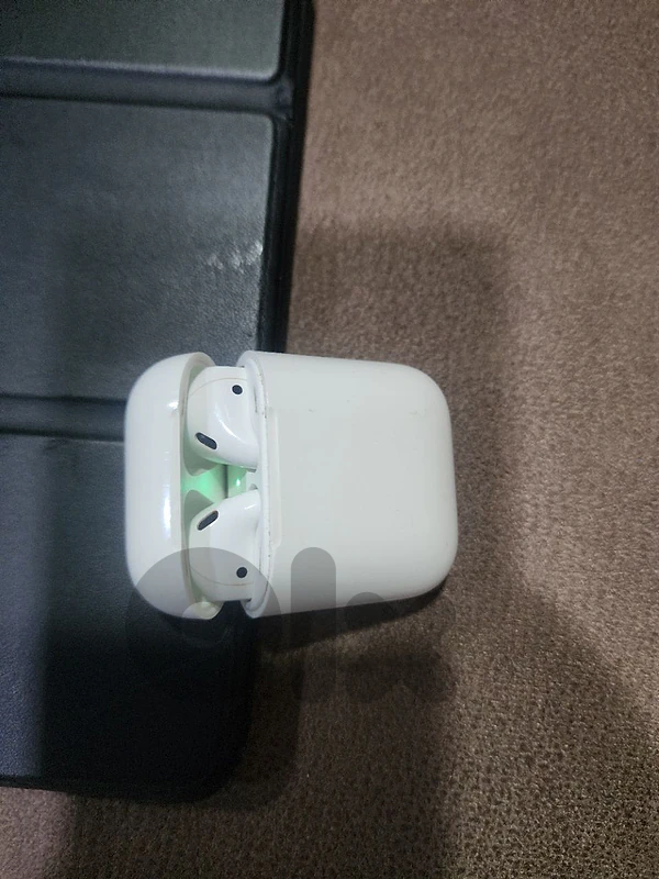 Apple AirPods 2nd Generation - Excellent Condition