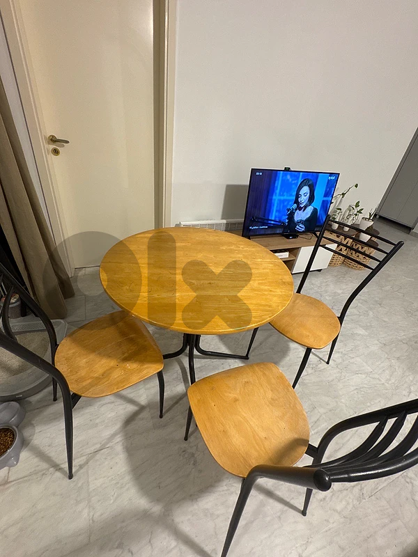 Round table with 3 chairs wood and metal
