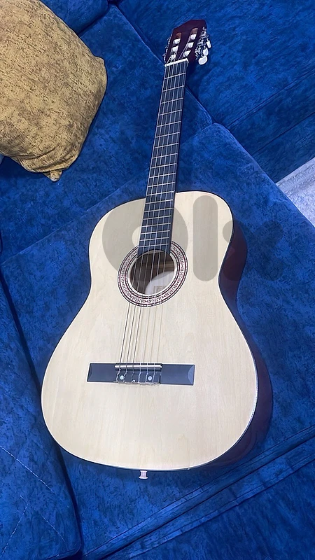 Classical Acoustic Guitar – Like New