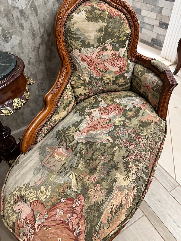 chaise lounge