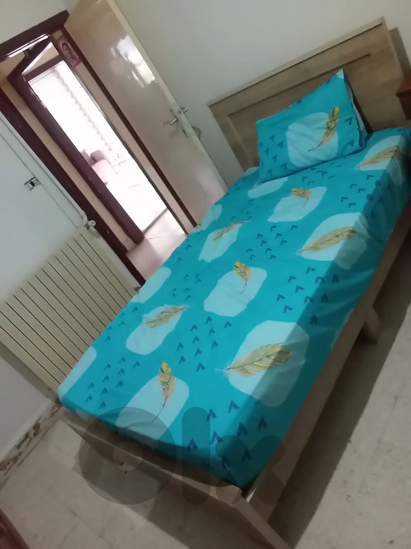 تخت مفرد ونص مع فرشة جداد