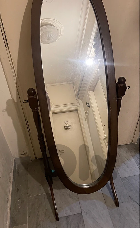 oval mirror