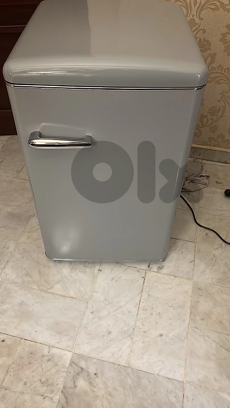 Mini fridge
