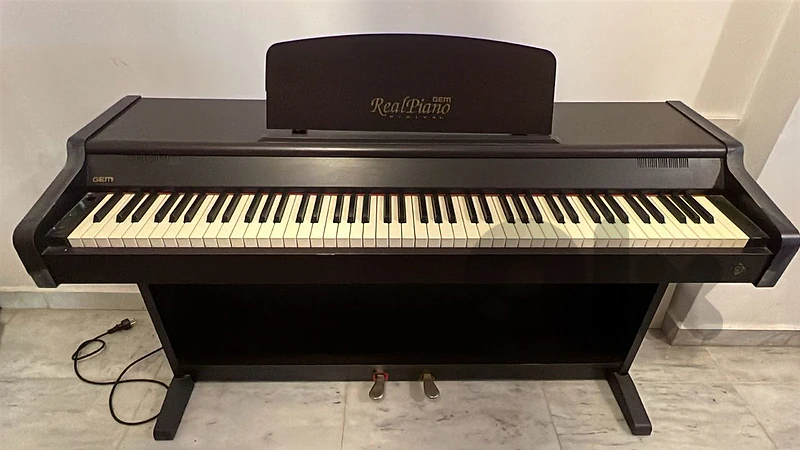 GEM RP60 Digital Piano – 88 Keys/working