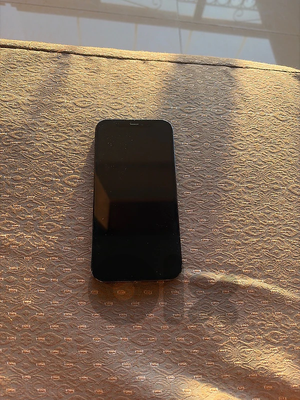 Iphone 12 pro 512gb 73% battery helath