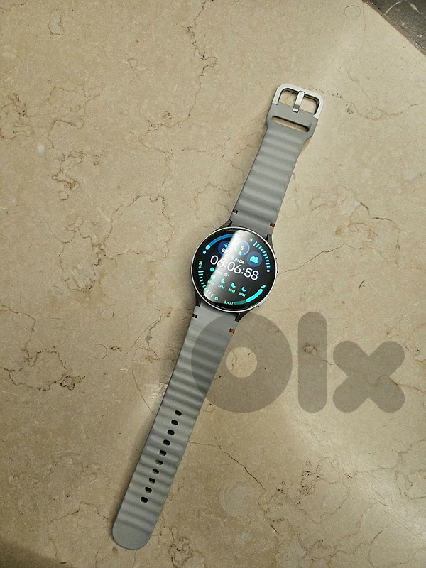 Samsung Galaxy Watch 7 – Silver + Box, Charger & Extra Straps