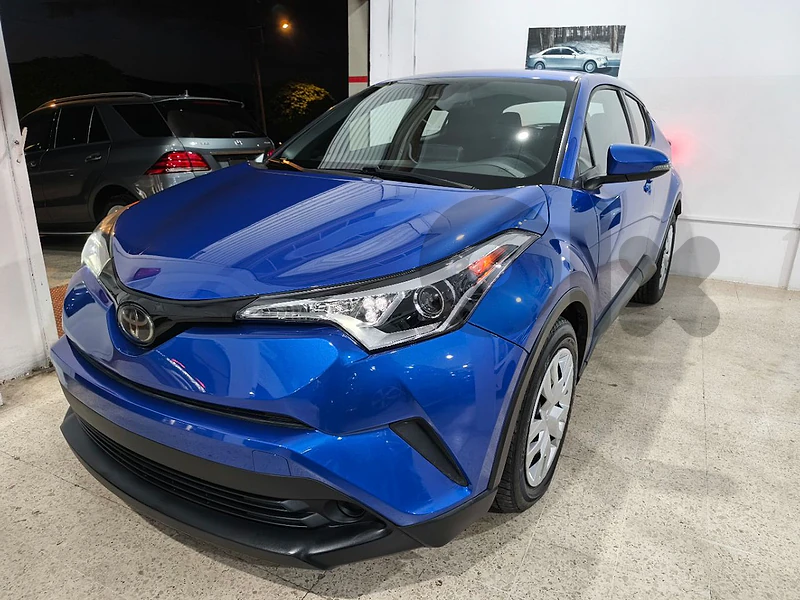 2019 TOYOTA C-HR LE (LOW MILEAGE)