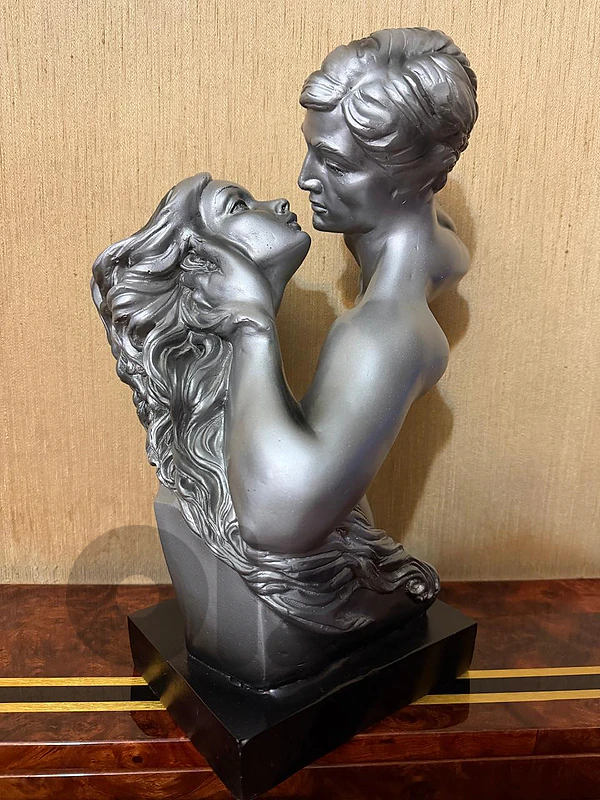 STATUE