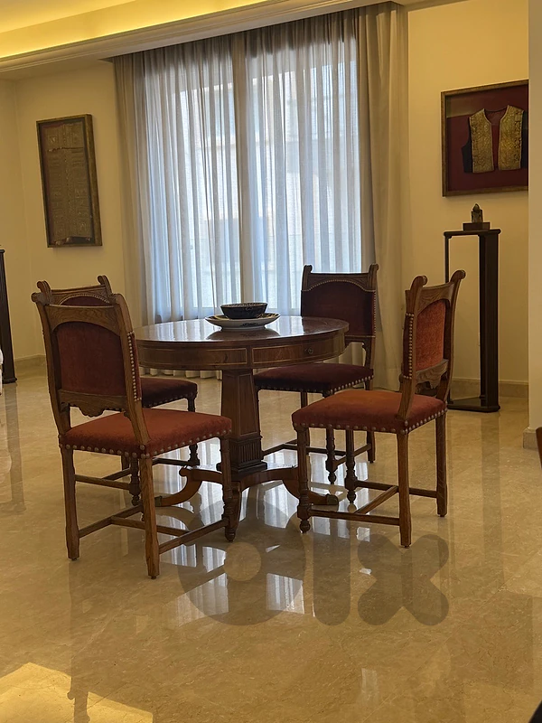 round table and 4 chairs