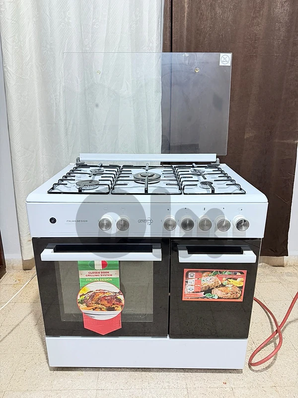 فرن غاز.ovenايطالي.جديد غير مستعمل للبيع ب بي نص حقو ايطالي