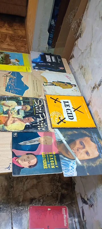 مجموعة اسطوانات اجنبية vintage بحالة ممتازة