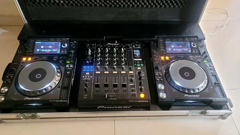cdj 2000 nexus and mixer 900 nexus