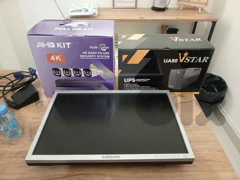 4 security cam waterproof + ups + samsung screen
