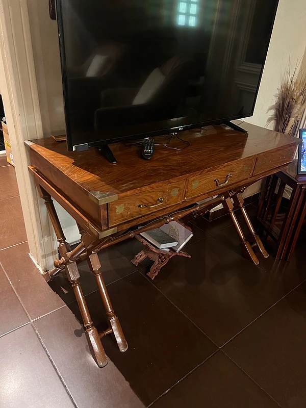 Classic solid wood desk and chair set like new مكتب مع كرسي خشب جوز