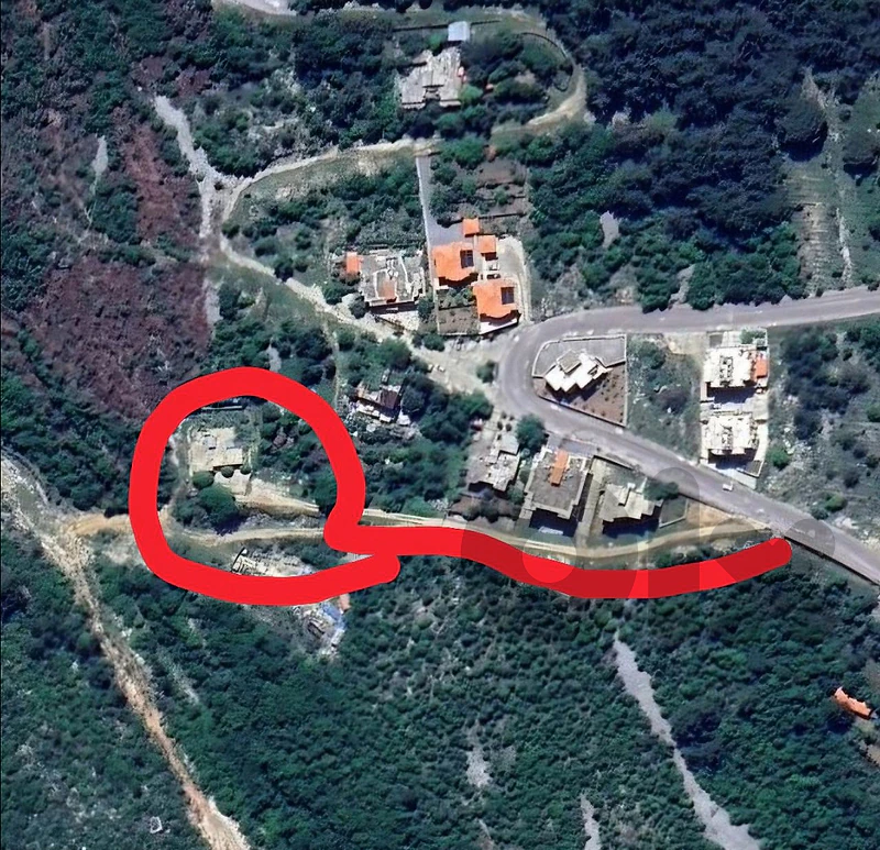 Land With a house For sale in Azra