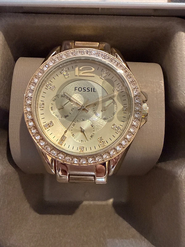 Brand New Fossil Riley Gold Watch – Original Box