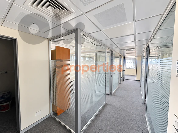 Office For Rent in Hazmieh - مكتب للإيجار في الحازمية - CPCH81