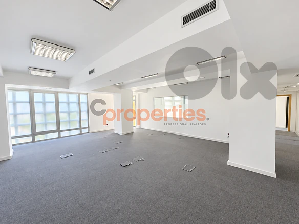 Office For Rent in Hazmieh - مكتب للإيجار في الحازمية - CPCH83