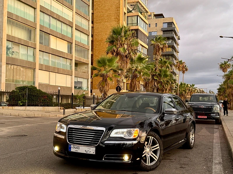 Chrysler 300 2012 مصدر شركه لبنان tgf one owner super clean car