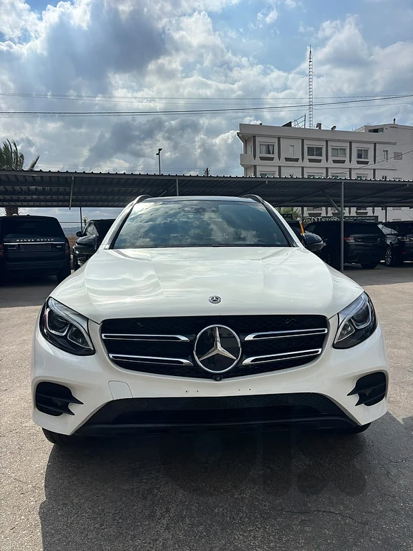 Mercedes glc 300 4matic AMG package 2018 Clean Carfax Mercedes glc 300 4matic AMG package 2018 Clean Carfax