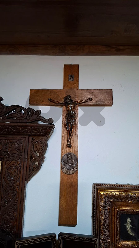 INRI Bronze & Solid Oak 1950 German Holy Year Devotional Crucifix INRI Bronze & Solid Oak 1950 German Holy Year Devotional Crucifix
