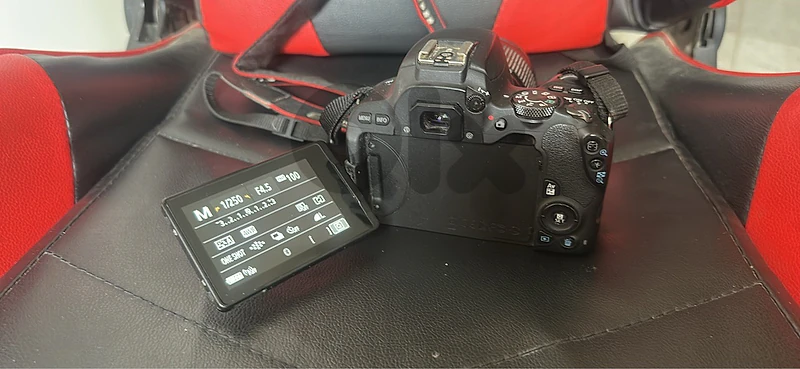 Canon EOS 200D