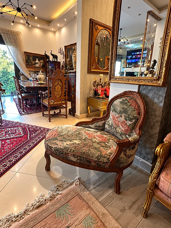 chaise lounge