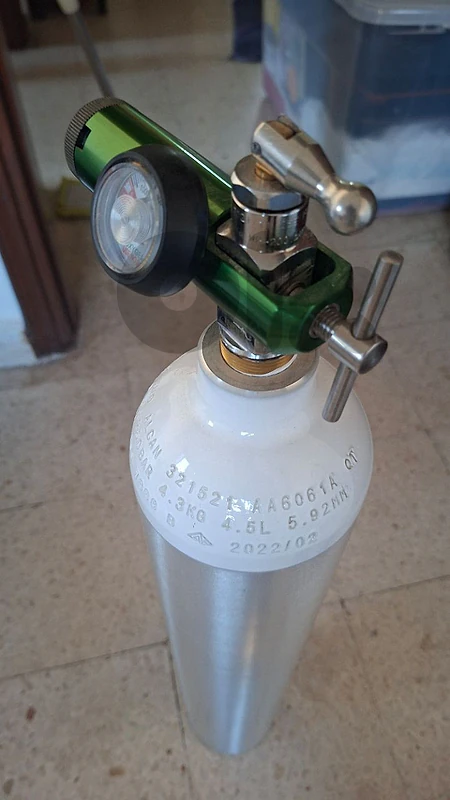 oxygen bottle oxygen bottle