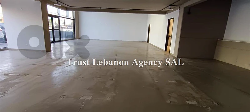 Prime location Showroom for rent in Dbayehصالة للايجار في ضبية