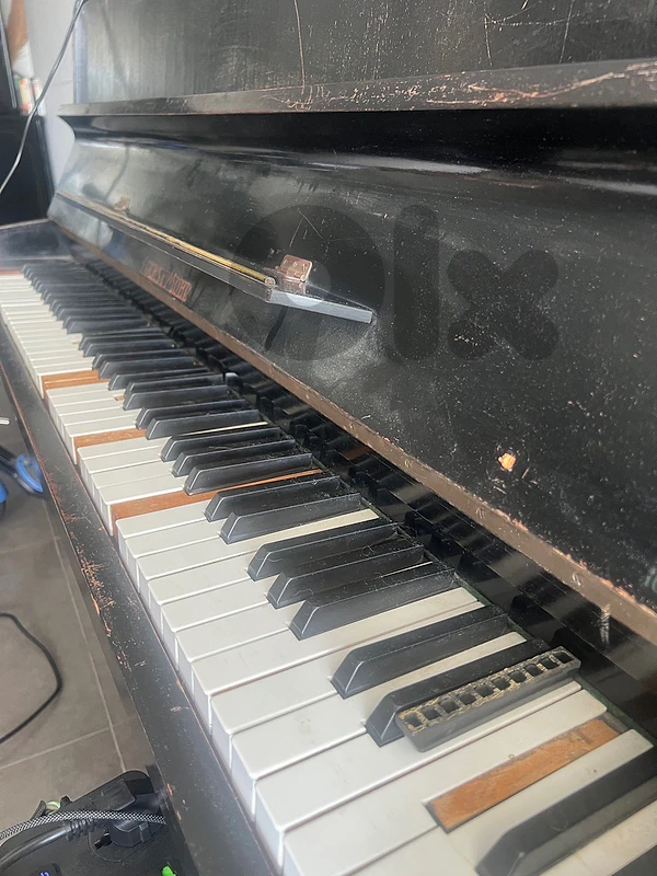 Antique Piano