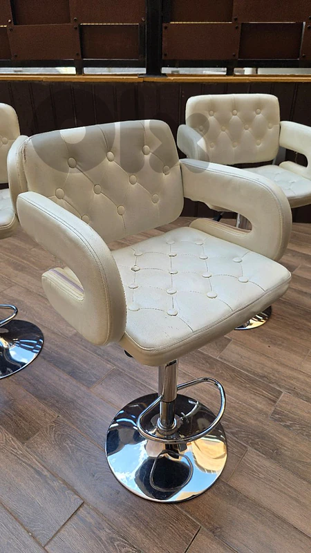 4 High chairs
Brand : Istikbal
white lether,
Mechanism working perfect