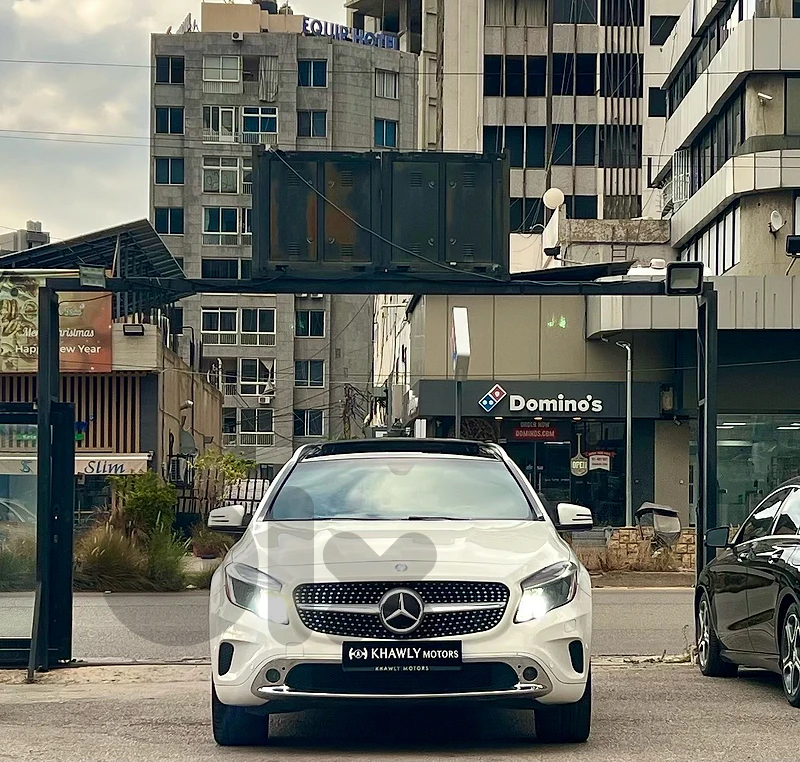 Mercedes GLA 250 very clean!!