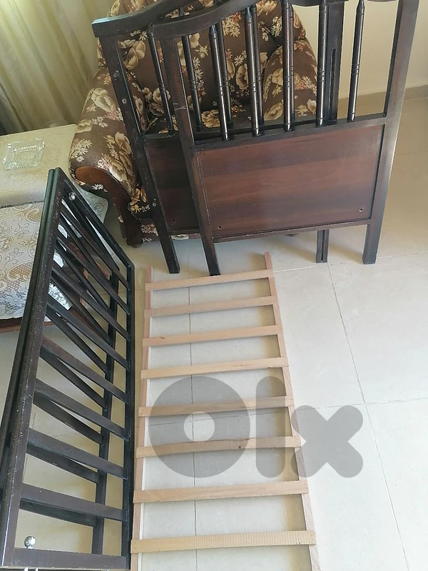 تخت طفل مع الفرشة